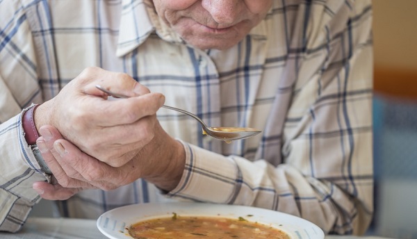 Foto - Devamlı titreme sorunu mu yaşıyorsunuz? Bu belirtiler varsa hemen doktora gidin