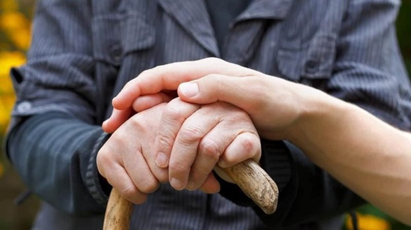 Foto - Devamlı titreme sorunu mu yaşıyorsunuz? Bu belirtiler varsa hemen doktora gidin