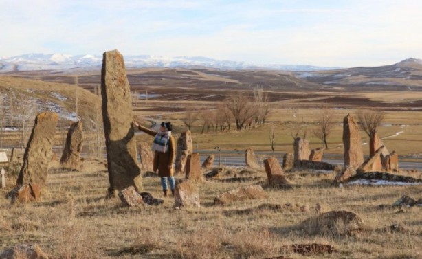 Foto - Devasa boyutları dikkat çekiyor! Her biri gökten yere düşüp saplanmış gibi...