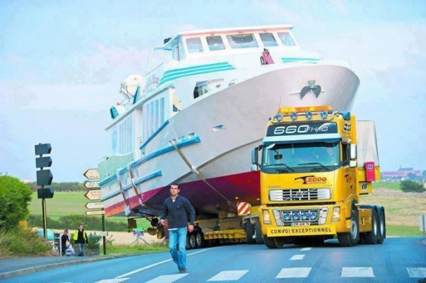 Foto - Devasa kargo operasyonları