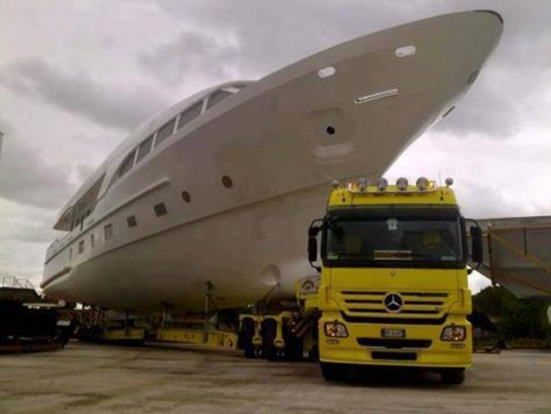 Foto - Devasa kargo operasyonları