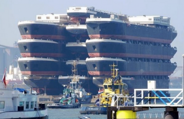 Foto - Devasa kargo operasyonları