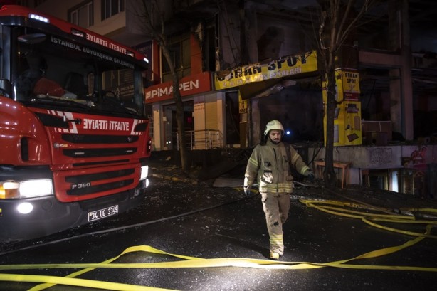 Foto - Devasa yangın söndürüldü