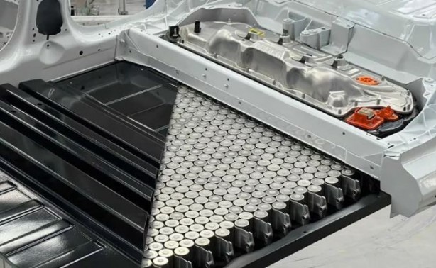 Foto - Devler batarya için güçlerini birleştirdi