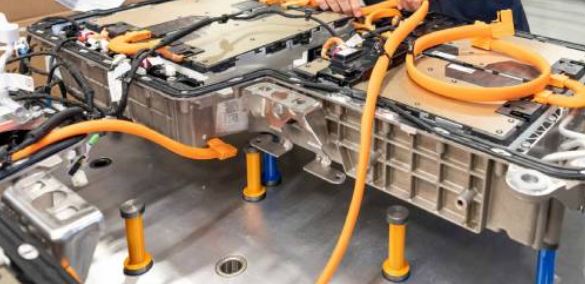 Foto - Devler batarya için güçlerini birleştirdi