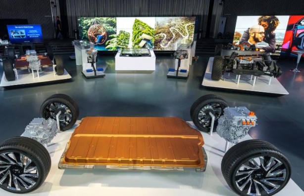 Foto - Devler batarya için güçlerini birleştirdi