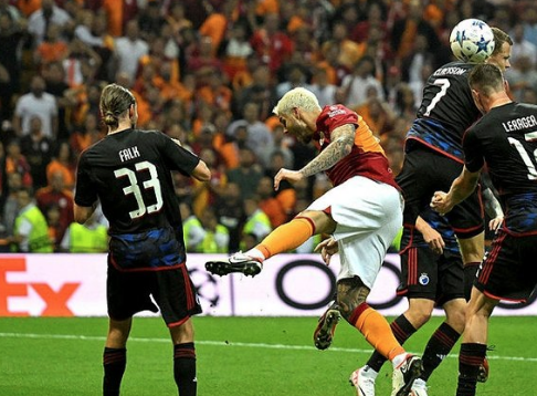 Foto - Devler Ligi gecesinde milyonluk yıldız dalga konusu oldu! Eski Fenerbahçeli için çılgına döndüler…