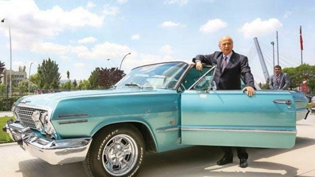 Foto - Devlet Bahçeli koleksiyonundan bir arabaya daha veda etti! O isme hediye etti