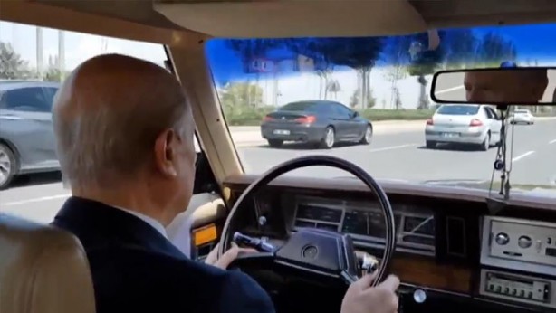 Foto - Devlet Bahçeli koleksiyonundan bir arabaya daha veda etti! O isme hediye etti