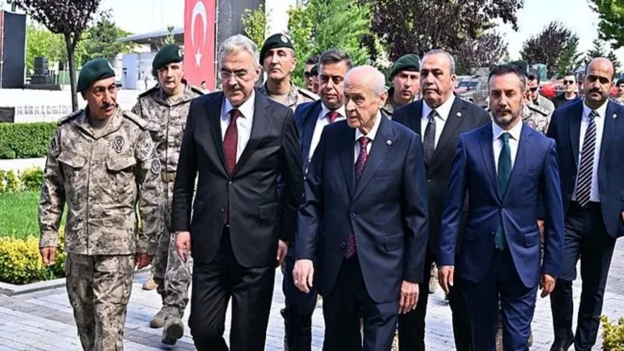 Foto - Devlet Bahçeli’nin elini öpen Özel Harekat Daire Başkanı’na dikkat çeken görev