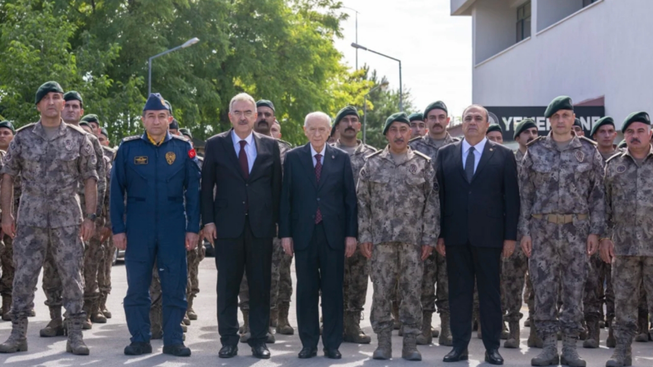 Foto - Devlet Bahçeli’nin elini öpen Özel Harekat Daire Başkanı’na dikkat çeken görev