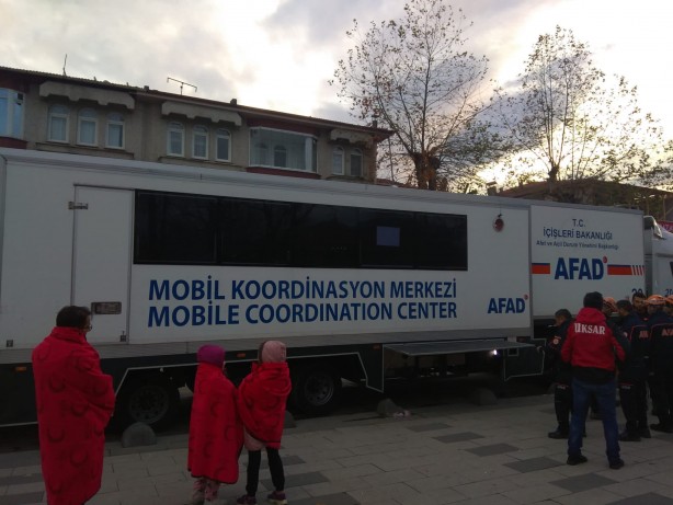 Foto - Devlet Düzcelinin yanında!