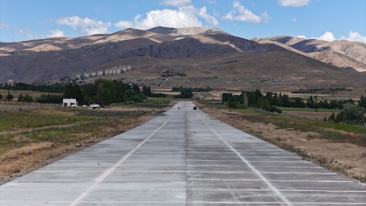 Foto - Devlet sipariş ettiği uçakları almamıştı! Sivas'tan müjdeli haber geldi, davul zurnayla kutlamalar başladı