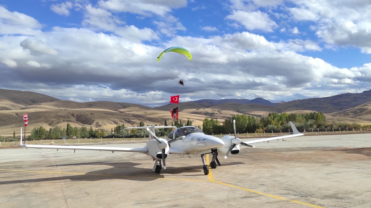 Foto - Devlet sipariş ettiği uçakları almamıştı! Sivas'tan müjdeli haber geldi, davul zurnayla kutlamalar başladı
