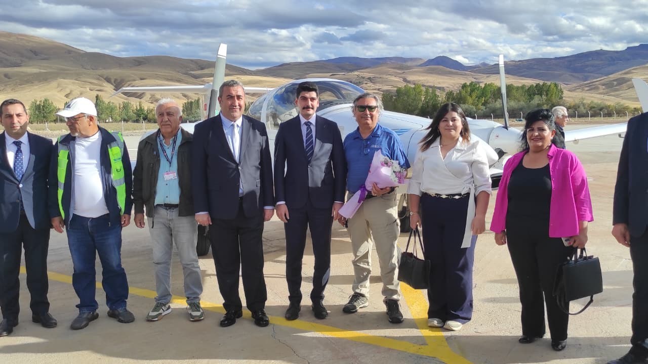 Foto - Devlet sipariş ettiği uçakları almamıştı! Sivas'tan müjdeli haber geldi, davul zurnayla kutlamalar başladı