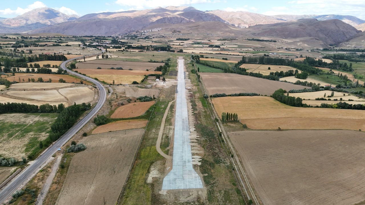 Foto - Devlet sipariş ettiği uçakları almamıştı! Sivas'tan müjdeli haber geldi, davul zurnayla kutlamalar başladı