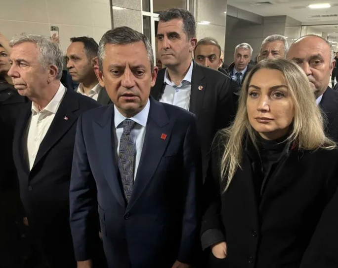 Foto - Devlete çökemedi, CHP’ye çöktü! Her gün yeni bir skandal ve rüşvet ortaya çıkıyor