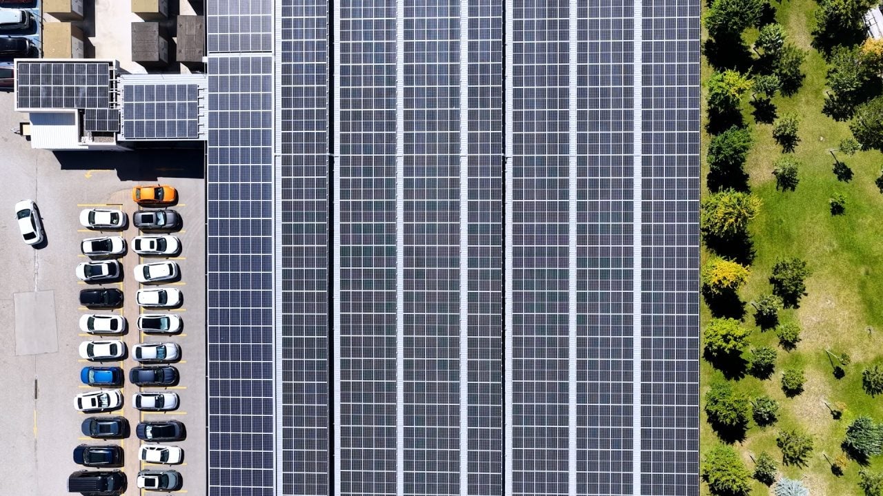Foto - Devlette yeşil enerji devrimi! Elektriğinin yüzde 90'ı güneşten karşılanmaya başladı