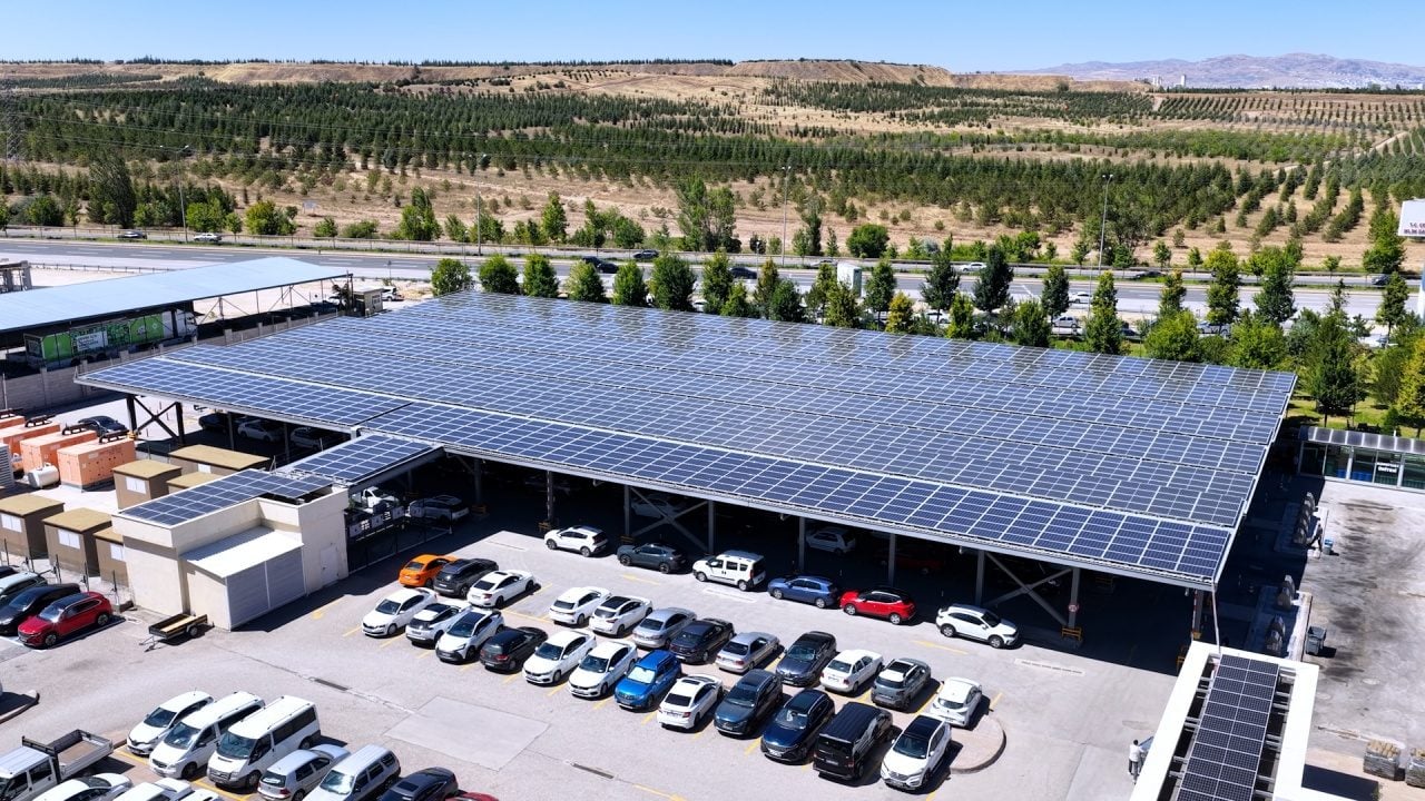 Foto - Devlette yeşil enerji devrimi! Elektriğinin yüzde 90'ı güneşten karşılanmaya başladı