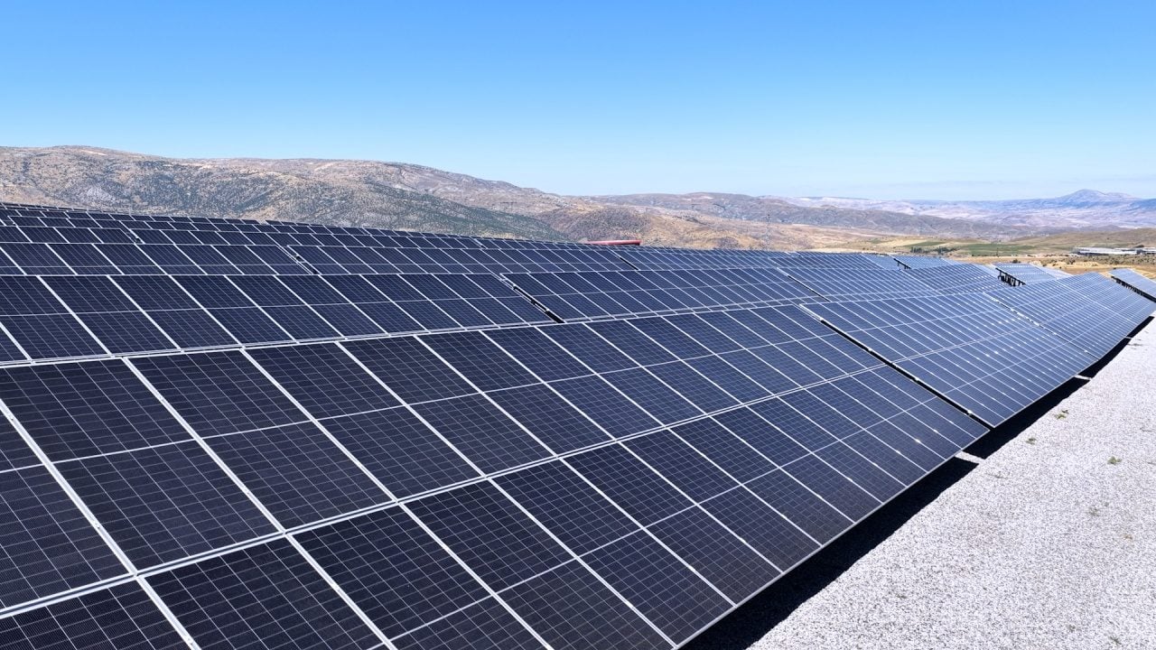 Foto - Devlette yeşil enerji devrimi! Elektriğinin yüzde 90'ı güneşten karşılanmaya başladı