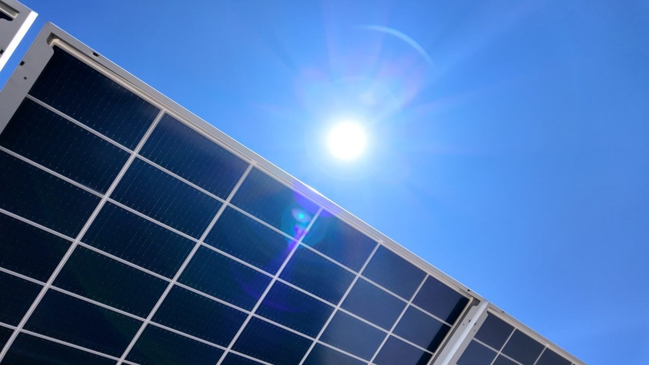 Foto - Devlette yeşil enerji devrimi! Elektriğinin yüzde 90'ı güneşten karşılanmaya başladı