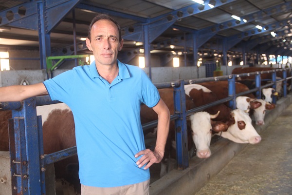 Foto - Devletten destek aldı! Babasından kalan ahıra 5.8 milyon lira yatırım yaptı