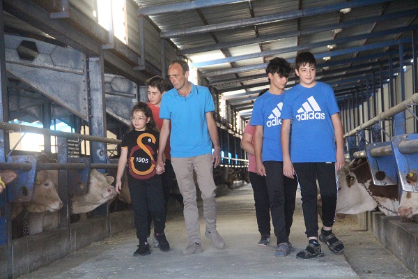 Foto - Devletten destek aldı! Babasından kalan ahıra 5.8 milyon lira yatırım yaptı