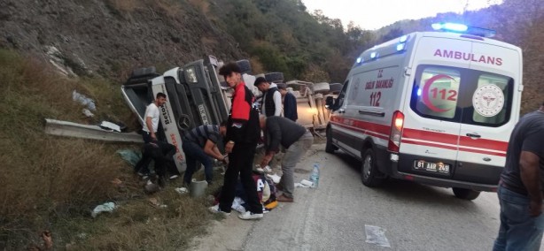 Foto - Devrilen kamyonda kızın ayak parmağı koptu