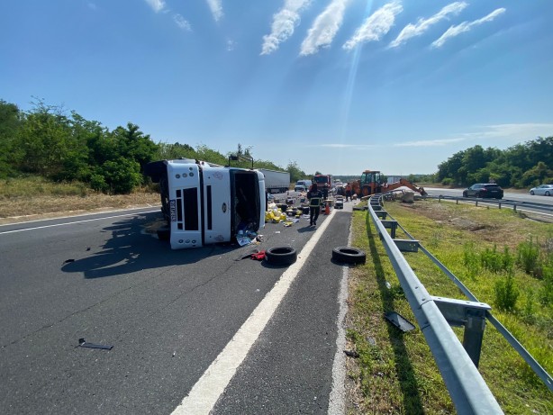 Foto - Devrilen tır İstanbul-Edirne Otobanı'nı kapattı
