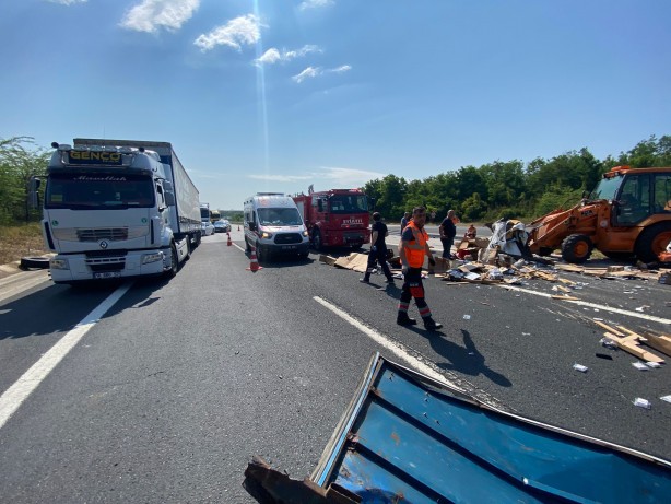 Foto - Devrilen tır İstanbul-Edirne Otobanı'nı kapattı