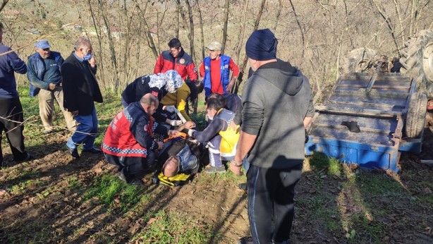 Foto - Devrilen traktörün altında kaldı! Görme engelli babası sayesinde kurtarıldı