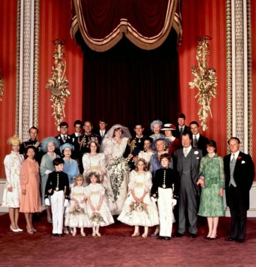 Foto - Diana'nın 40 yıllık düğün pastasının bir dilimi dudak uçuklatan fiyata satıldı!