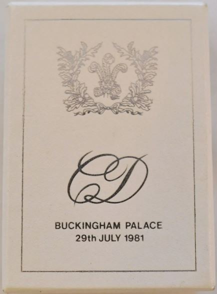 Foto - Diana'nın 40 yıllık düğün pastasının bir dilimi dudak uçuklatan fiyata satıldı!