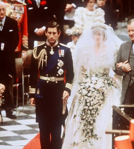 Diana'nın 40 yıllık düğün pastasının bir dilimi dudak uçuklatan fiyata satıldı!