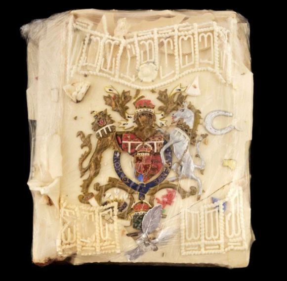 Foto - Diana'nın 40 yıllık düğün pastasının bir dilimi dudak uçuklatan fiyata satıldı!