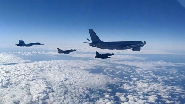 Foto - Dibimizde gerilim! Bir ülke daha savaş uçaklarını yolladı… Rusya karşılık verdi