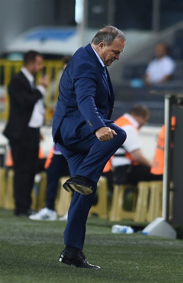Foto - Dick Advocaat çıldırdı!