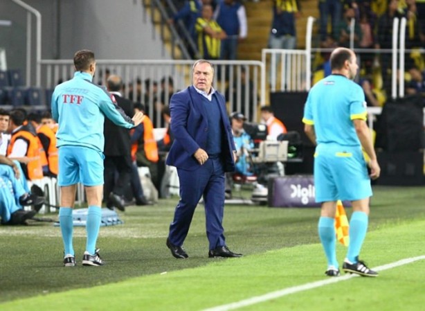 Foto - Dick Advocaat çıldırdı!