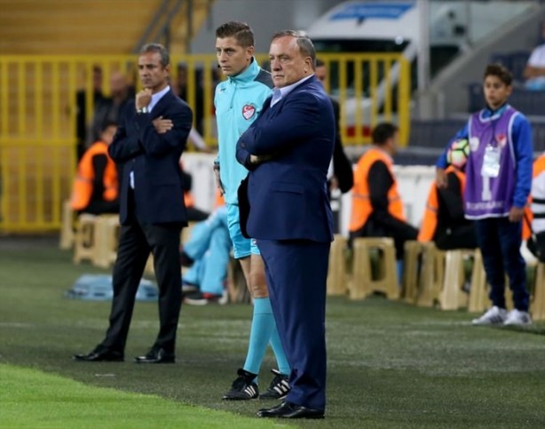 Foto - Dick Advocaat çıldırdı!