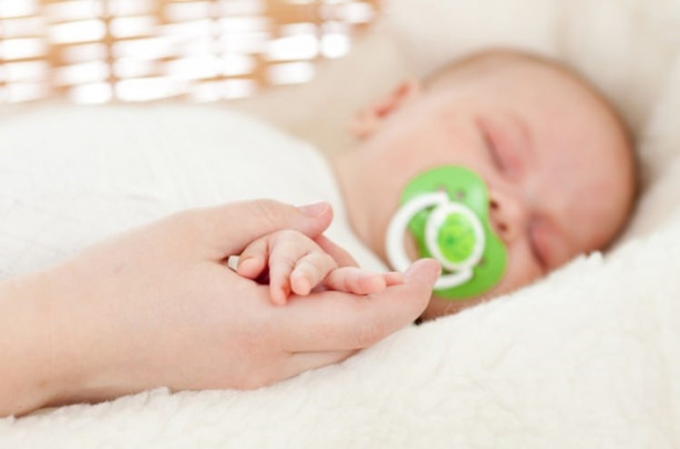 Foto - Dikkat! Bebeklerde emzik kullanırken...