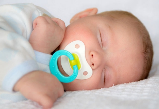 Foto - Dikkat! Bebeklerde emzik kullanırken...