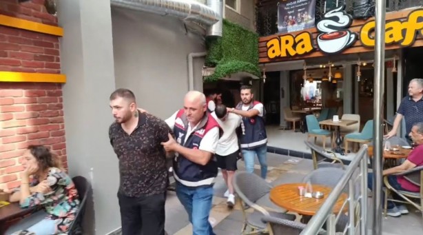 Foto - Dikkat bu tuzağa çok kişi düşüyor! Polisler içeri girdiğinde şaşkına döndü!