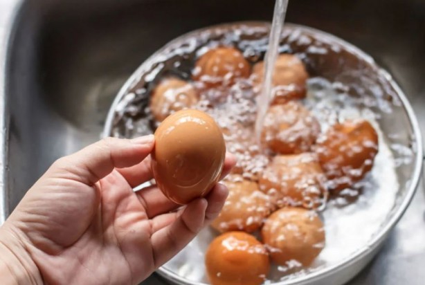 Dikkat, büyük tehlike! Eğer yumurtayı yıkarsanız... 