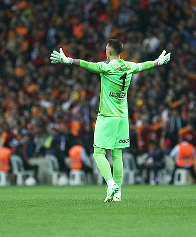 Foto - Dikkat çekti... Galatasaray'da yaprak dökümü sürüyor! Okan Buruk neşteri vuruyor...