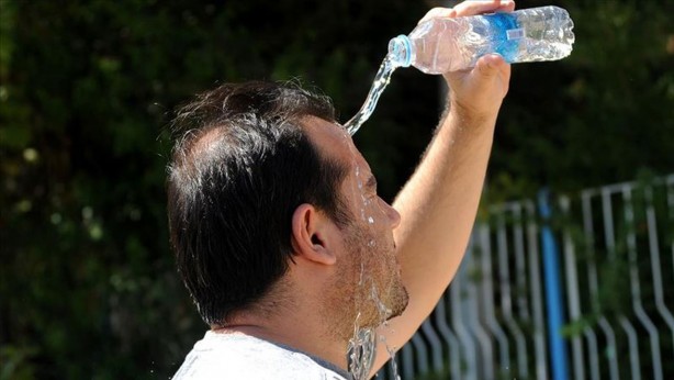 Foto - Dikkat edilmezse ölümcül sonuçları olabiliyor! Sıcak çarpmasının belirtileri