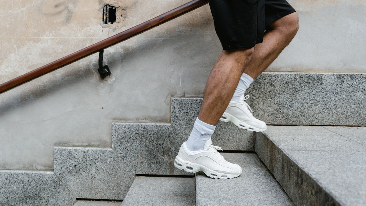 Foto - Dikkat! Merdivenler herkes için yararlı değil! Diz ağrısı olanlar için önemli ipuçları