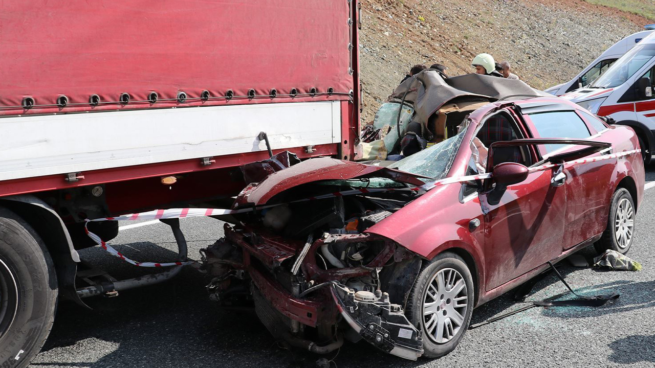 Foto - Dikkat! Sadece direksiyon başında olanlar bu tehlikeye açık: Gözler açık, zihin kapalı!