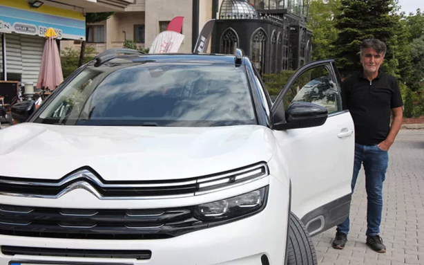 Foto - Dikkat sizin de başınıza gelebilir! Sıfır araba aldı başına gelmeyen kalmadı