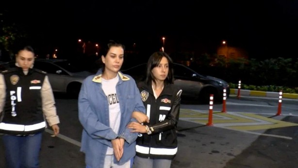 Foto - Dilan Polat’ın, gözaltına alınırken polislerden istediği şey "Yok artık" dedirtti! Tahmin bile edemeyeceksiniz! Bu nasıl bir manyaklık böyle