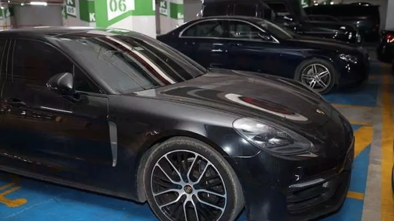 Foto - Dilan Polat'ın lüks araçları satışta: Fiyatlarını gören inanamıyor!